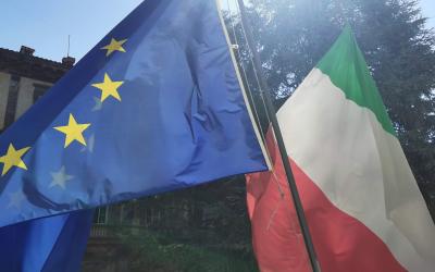 Bandiera italiana e europea a Palazzo Ducale