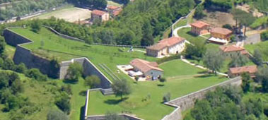 foto aerea della fortezza di Mont'Alfonso