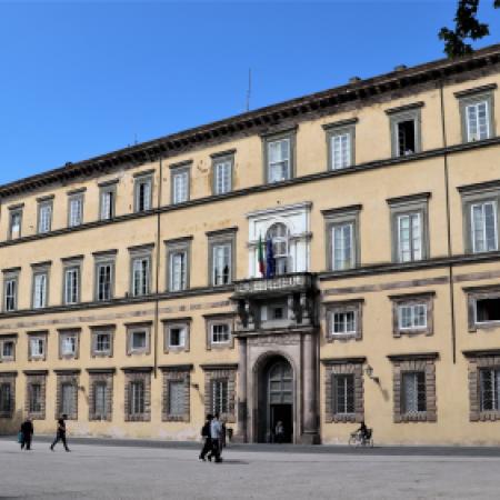 la facciata di Palazzo Ducale, sede dalla conferenza internazionale